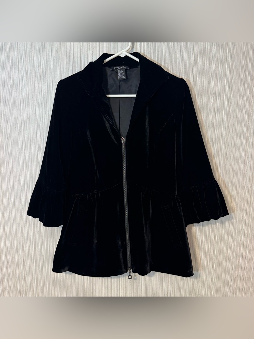 Black Soft Crushed Velvet Ruffle Sleeve Full Zip Blazer Suit Jacket Vintage Sz 4